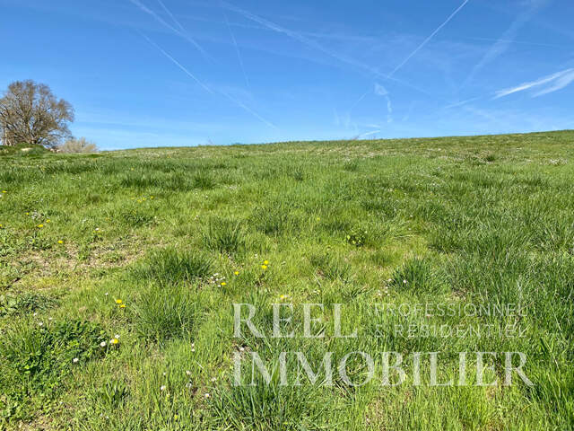 Terrain constructible d'environ 1400m2 à 5 minutes de l'isle jourdain — photo du bien