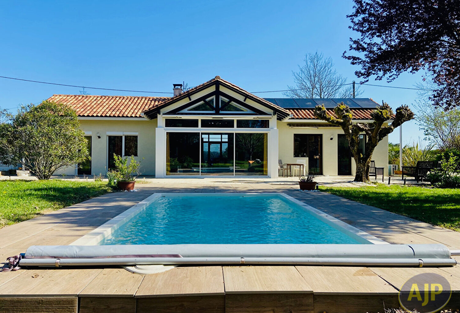 Maison d'architecte T4 sur 2700m2 de terrain ! — photo 1