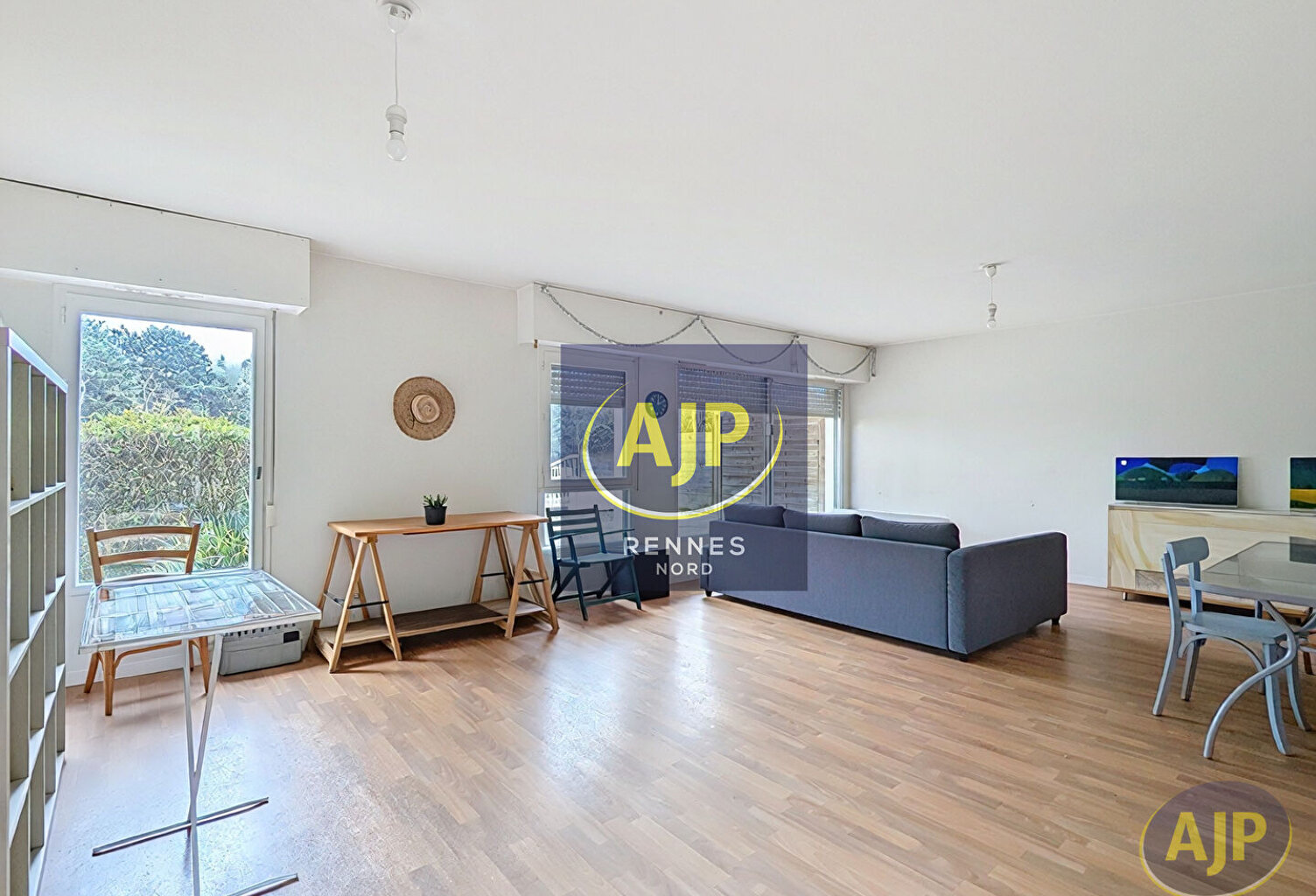 Appartement T5 - 3 chambres + stationnements — photo 1