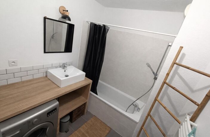 Résidence sécurisée, T3 avec vaste séjour, terrasse de 20 m² et 2 places de parking — photo 4