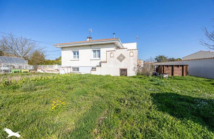Vente maison 5 pièces 167 m² Surgères (17700) — photo 2