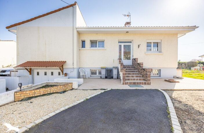 Vente maison 5 pièces 167 m² Surgères (17700) — photo 4