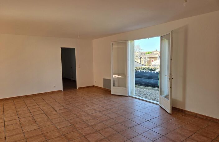 Pavillon indépendant T5 de 109 m², très bon état, sur un terrain clôturé de 562 m² situé à Gensac, proche commerces, école — photo 4