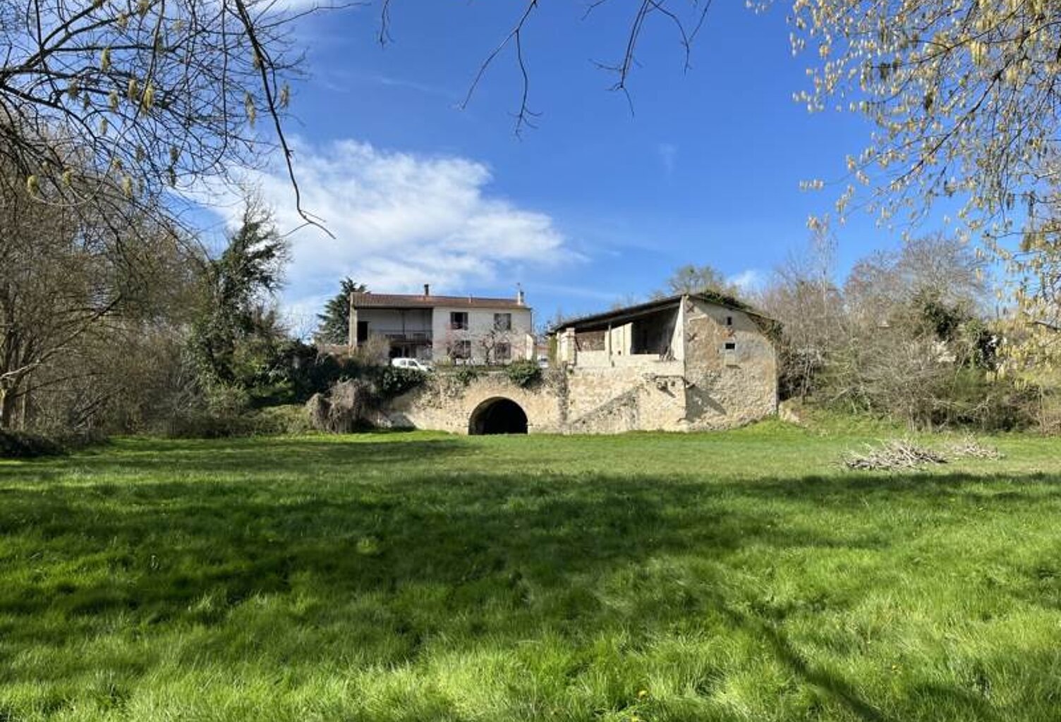 Maison en pierre de 5 pièces principales — photo 1
