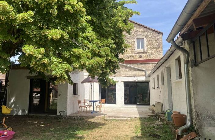 Maison de bourg de 8 pièces principales — photo 2