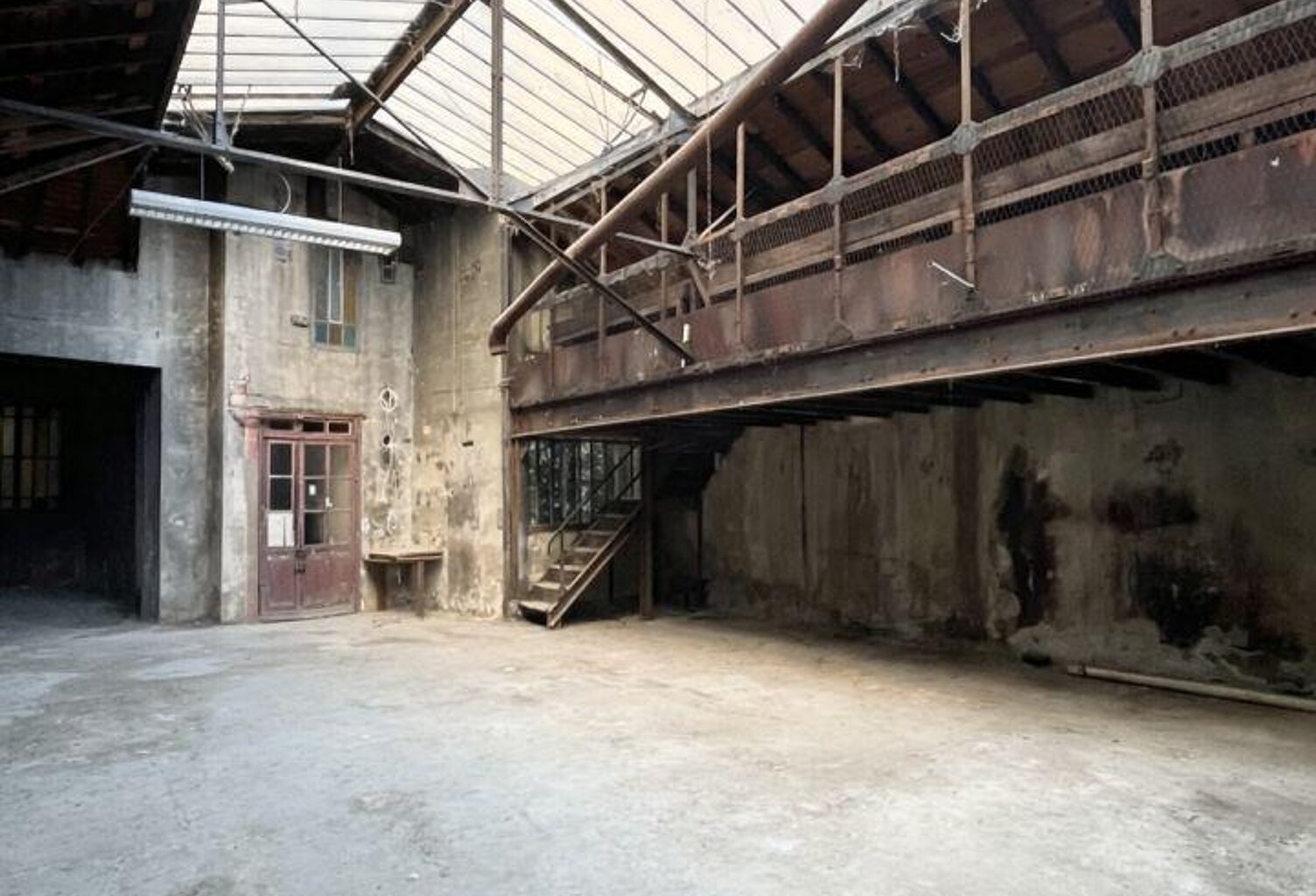 Vente Local d'activités 161 m&sup2; — photo 1