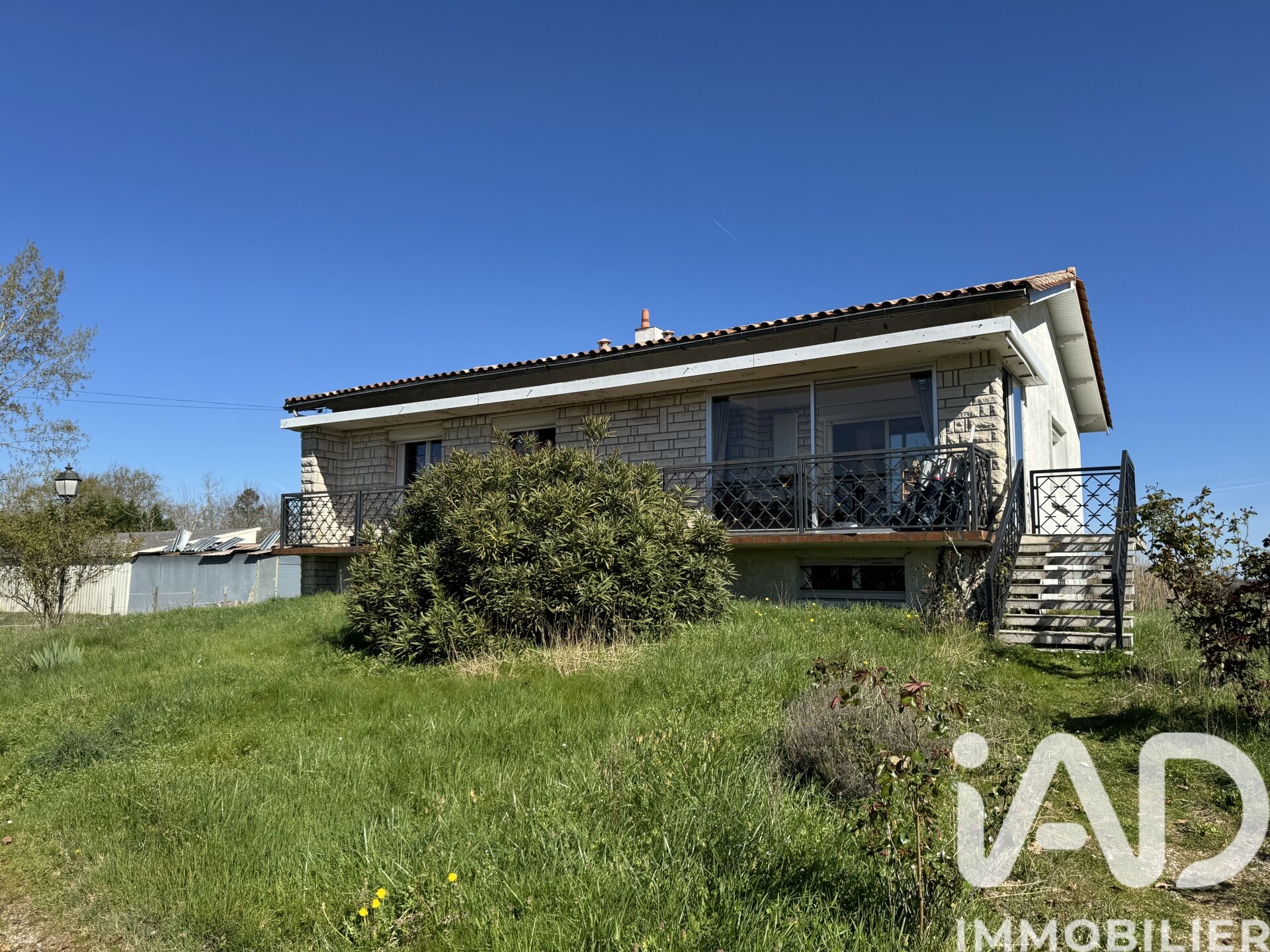 Les-Eglisottes-Et-Chalaures - 110m² - 3p. - 2ch.