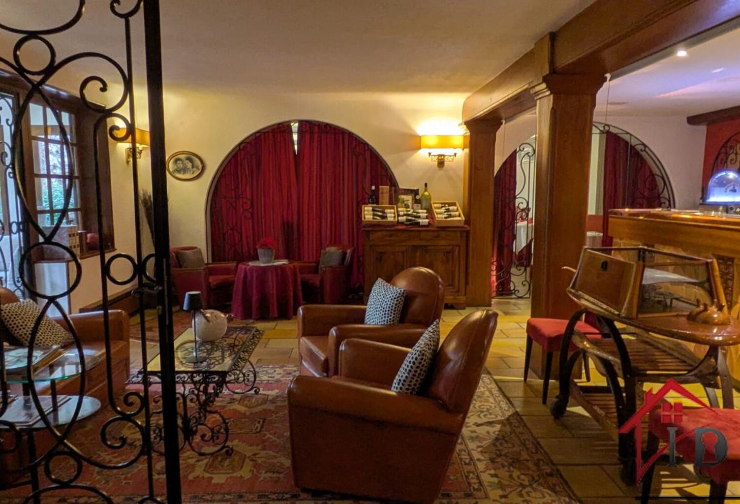 Local commercial — photo 1