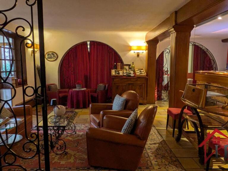 Local commercial — photo 1
