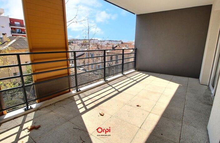 Appartement T3 -T3 récent -Résidence récente -Appartement avec grande terrasse  - Double parking semi-boxé - Résidence fermée et sécurisée -  Portail électrique  Cuisine semi-ouverte -  Appartement lumineux — photo 4