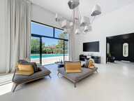Villa CONTEMPORAINE de plain-pied à Roquefort-les-Pins, domaine privé et calme absolu — photo 3