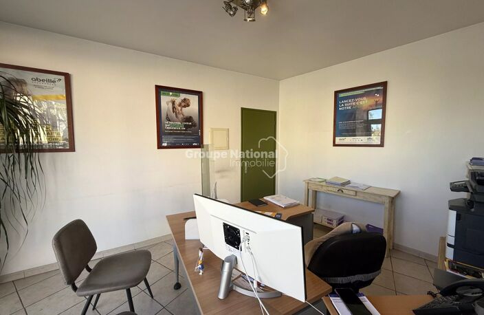 Local commercial — photo 2