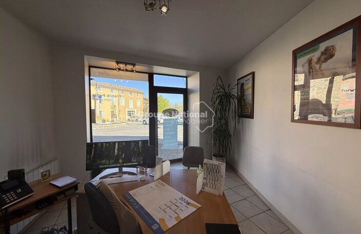 Local commercial — photo 3