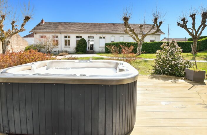 Maison d'habitation +deux appartements locatifs avec terrain de 2455 m2 — photo 5