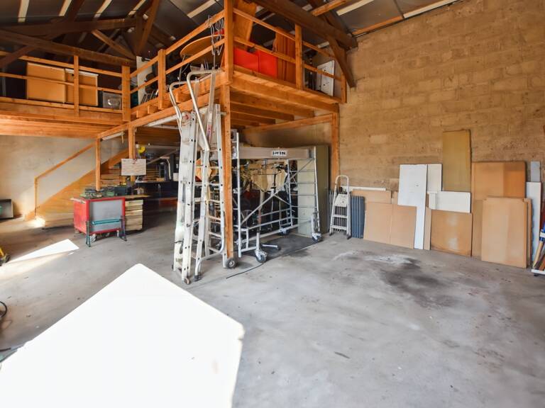 Maison d'habitation +deux appartements locatifs avec terrain de 2455 m2 — photo 1