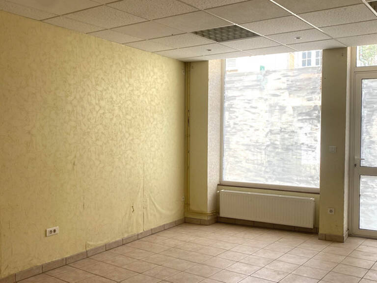À LOUER – LOCAL COMMERCIAL AVEC LOGEMENT ET DÉPENDANCES à L'ISLE SUR SEREIN (89) — photo 1
