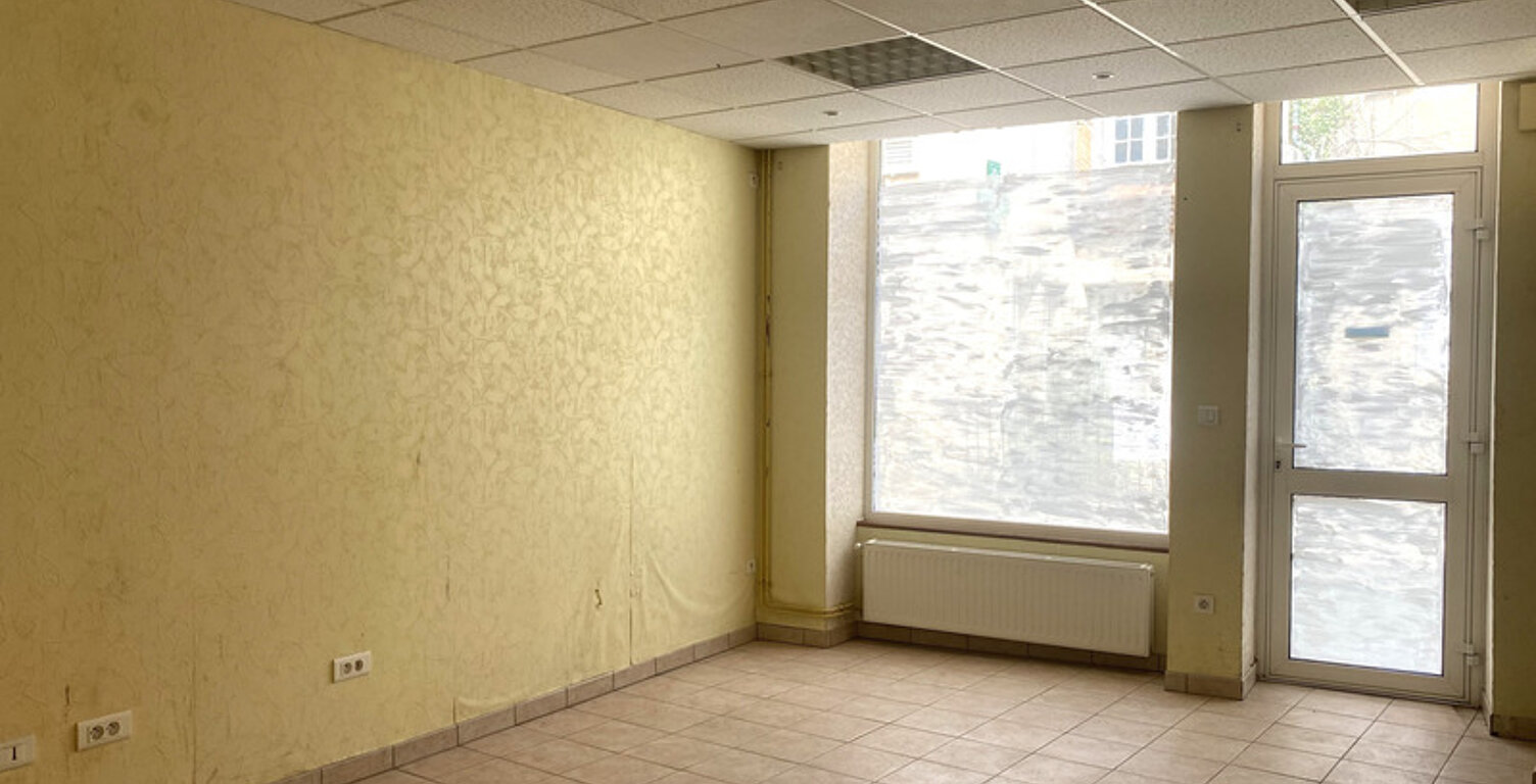 À LOUER – LOCAL COMMERCIAL AVEC LOGEMENT ET DÉPENDANCES à L'ISLE SUR SEREIN (89) — photo 1
