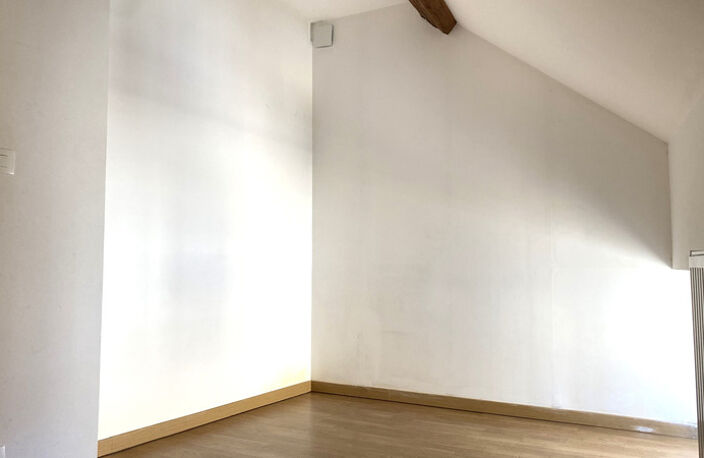 À LOUER – LOCAL COMMERCIAL AVEC LOGEMENT ET DÉPENDANCES à L'ISLE SUR SEREIN (89) — photo 4