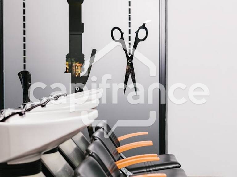 salon de coiffure à vendre LYON 3EME (69), belle affaire avec équipe en place et clientèle fidélisée, emplacement N°1 — photo 1