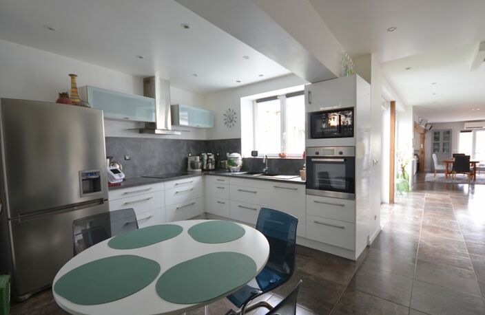 DORMANS (51), à vendre, très belle maison en pierre de 170 m² et sa dépendance — photo 2