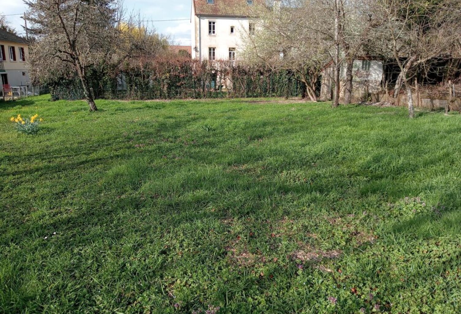 Terrain à bâtir dans la ville d'Autun — photo 1