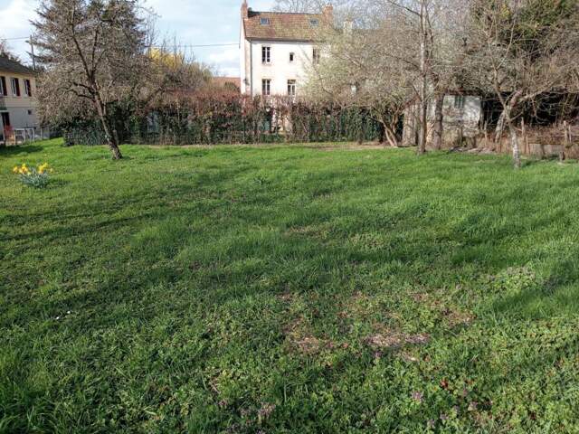 Terrain à bâtir dans la ville d'Autun — photo du bien