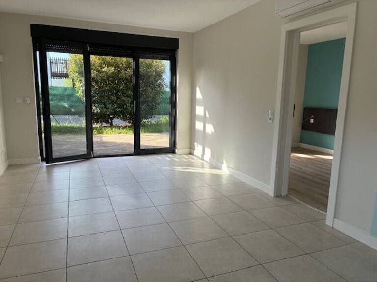 Appartement type 2 avec terrasse jardin et 2 parkings — photo 1