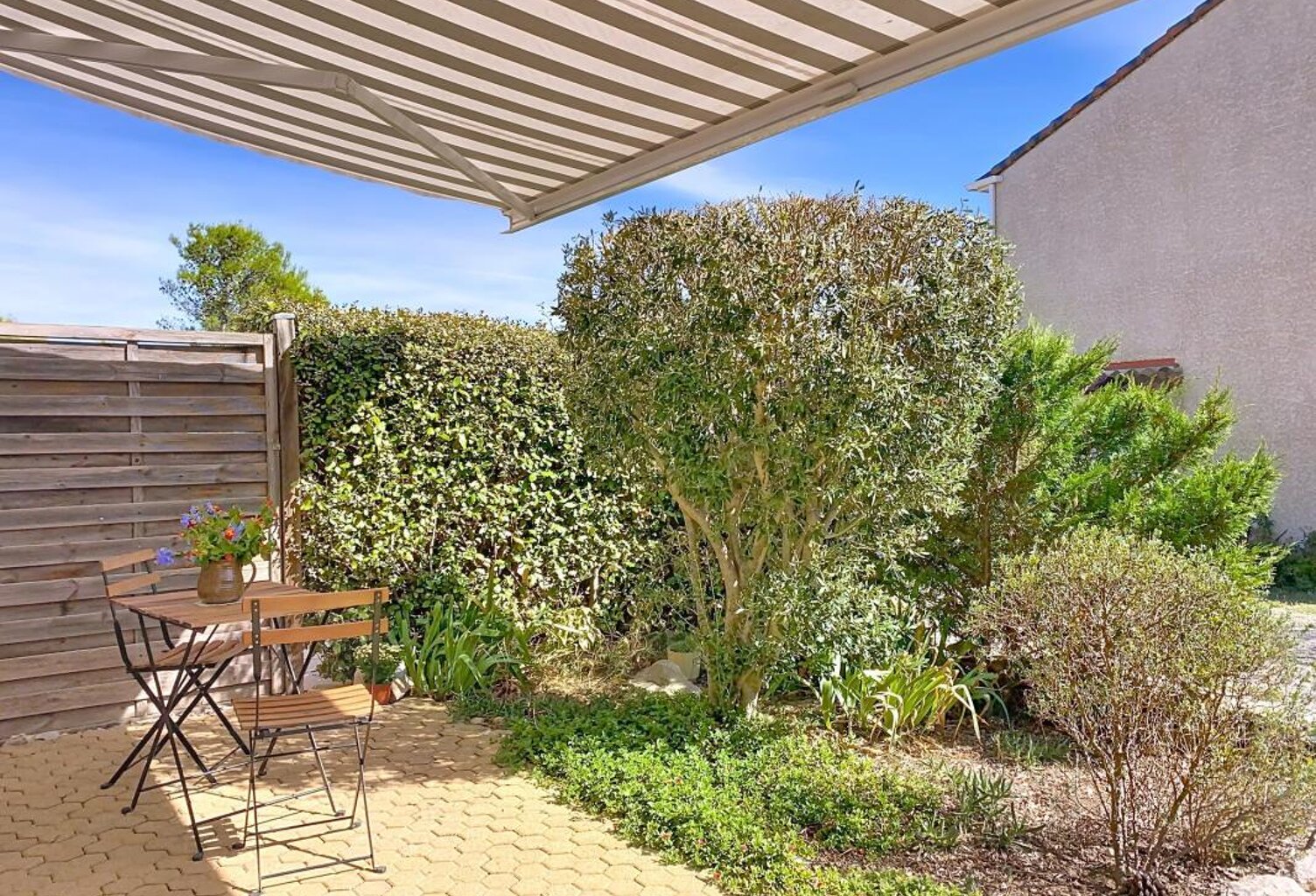 À vendre : Charmante maison dans résidence sécurisée à Calvisson — photo 1