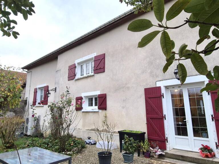 Belle Maison de Village et de Caractère de 1815 de 155 m² Rénover et Entretenue avec Goût avec sa Cour avant et Terrasse de 115 m², Grange et Garage de 80 m² avec Atelier, Buanderie, Chaufferie Pompe à Chaleur+Bois centrale, Cave de 28 m², Bûcher et Terra — photo 1
