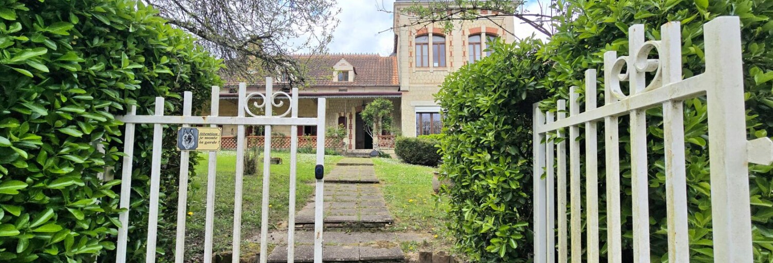 Maison 17 Pièces 470 m² à vendre à Saint-Laurent-des-Hommes (24400)