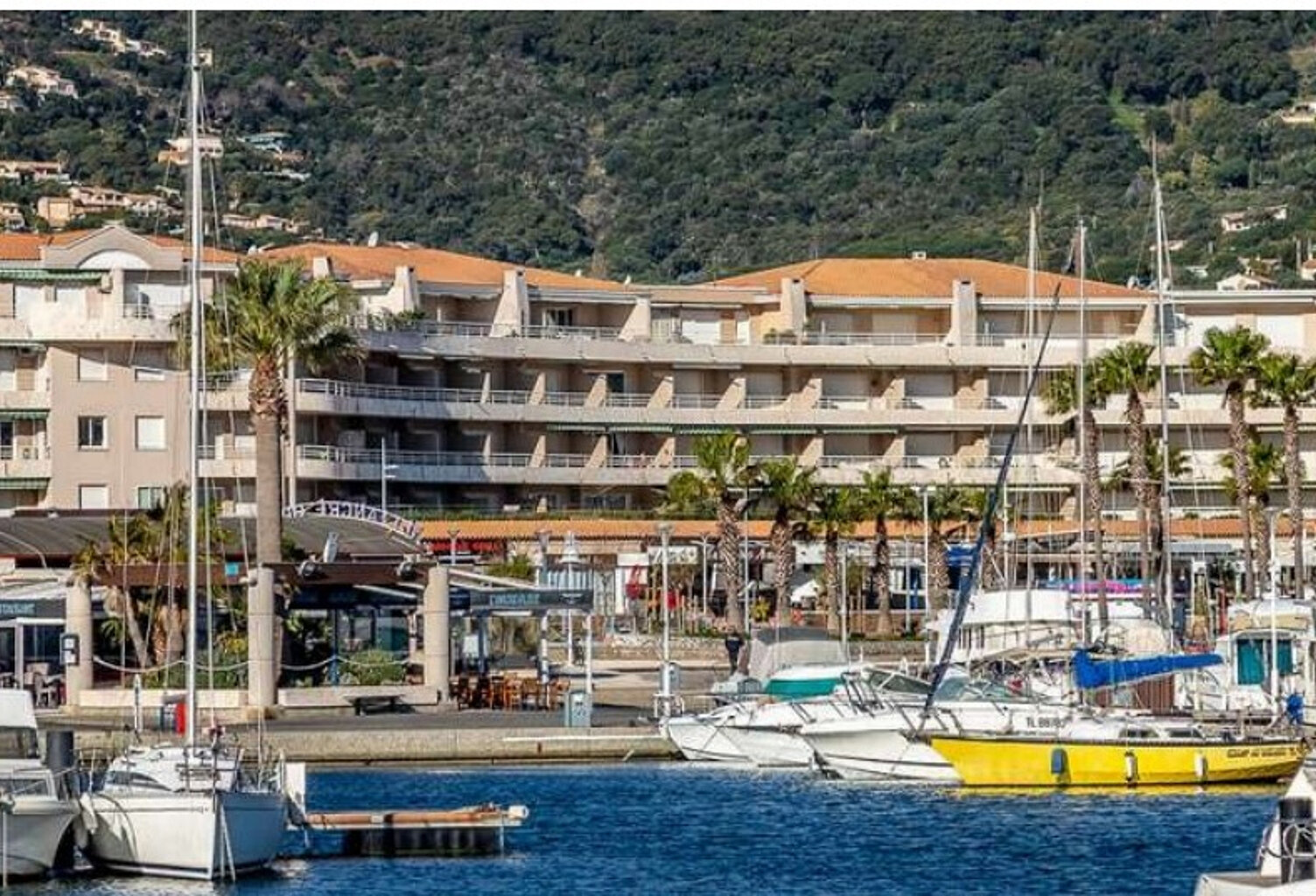 App Cavalaire Sur Mer  A 1 minutes de la plage 4 pièce(s) 82.23 m2 Terrasse DE 41,36 — photo 1