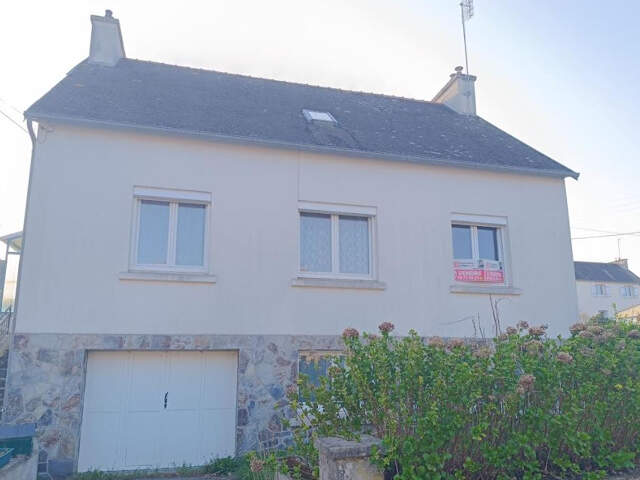 29520 Châteauneuf du Faou maison de ville 3 chambres, sous sol complet et combles aménageables — photo du bien