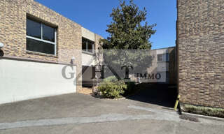 Local industriel  1232 m² à vendre à Buc (78530)