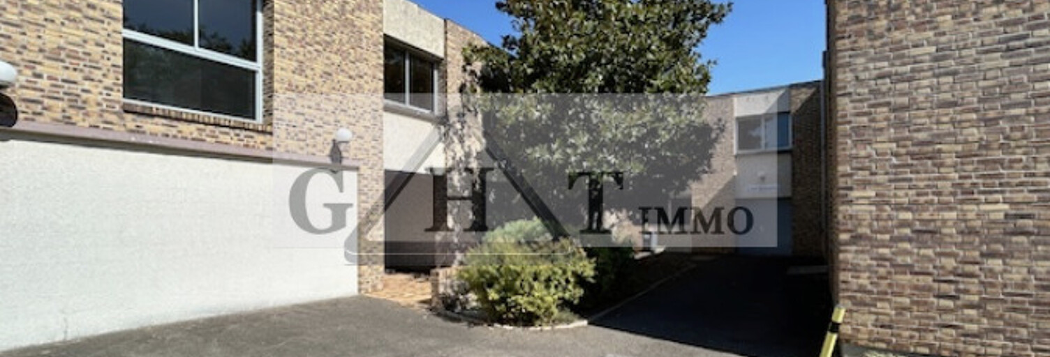 Local industriel  1232 m² à vendre à Buc (78530)