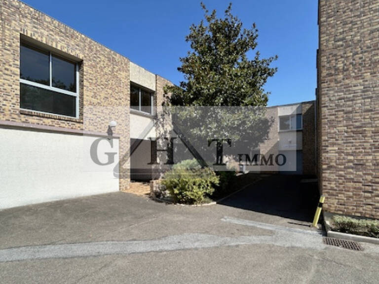 À vendre Entrepôt & bureaux 1232m²- BUC — photo 1