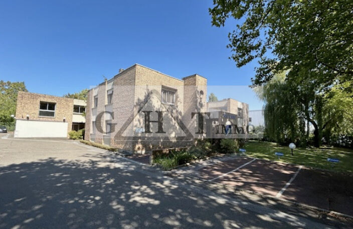 À vendre Entrepôt & bureaux 1232m²- BUC — photo 2