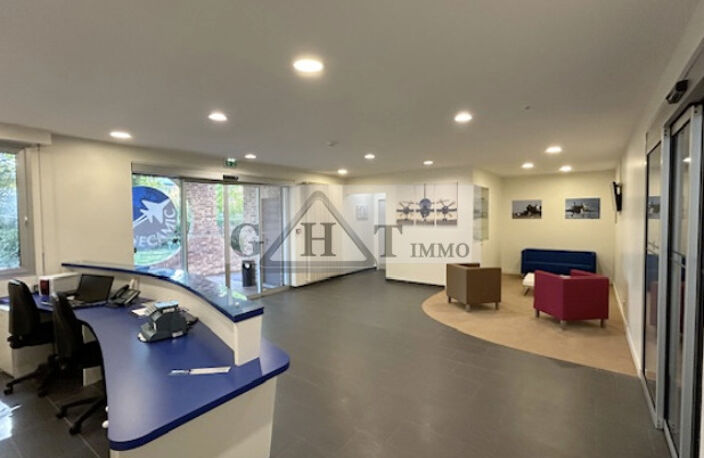 À vendre Entrepôt & bureaux 1232m²- BUC — photo 4