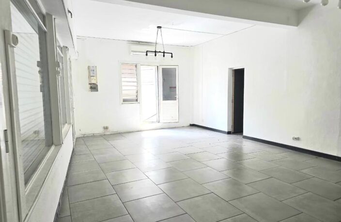 LOCAL COMMERCIAL 61 m² - HYPER VISIBILITE — photo 2