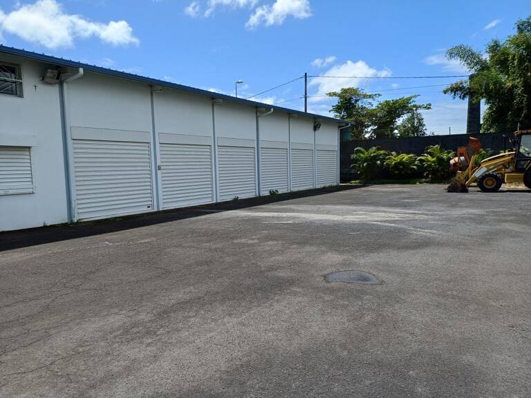 Local d'activité 370 m² sur 2000m²  de terrain — photo 1