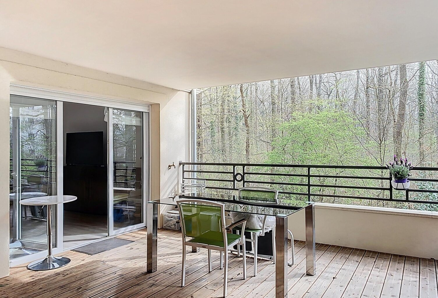 Vivre entre ville et forêt - Terrasse - Balcon - Double box — photo 1