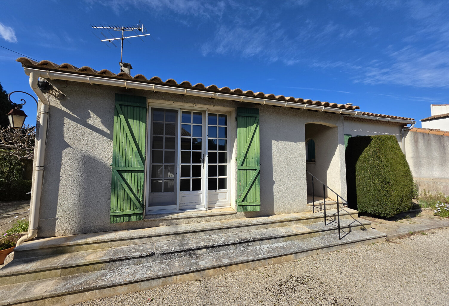 Plain-pied, idéalement situé dans le village — photo 1