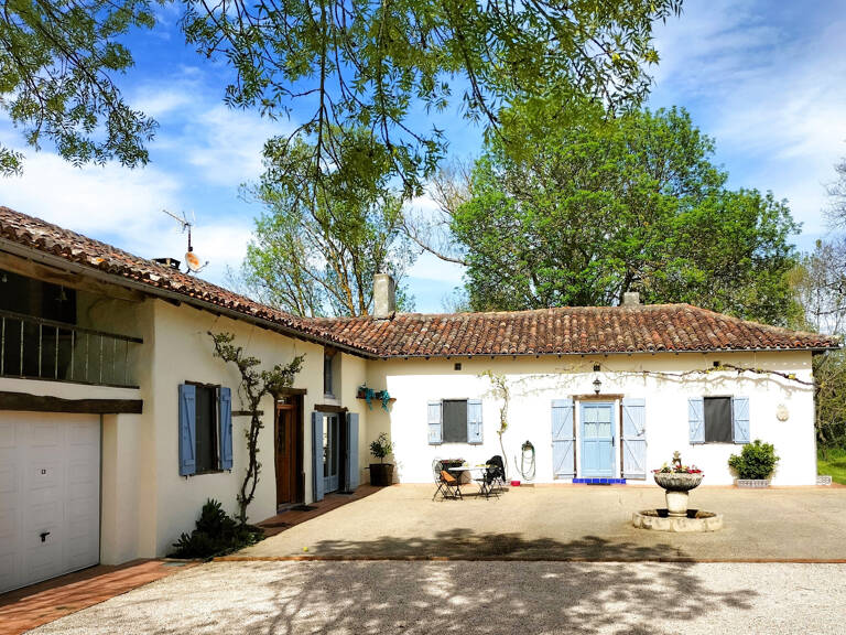 propriété avec 2 maisons indépendantes, joli parc avec pisci — photo 1