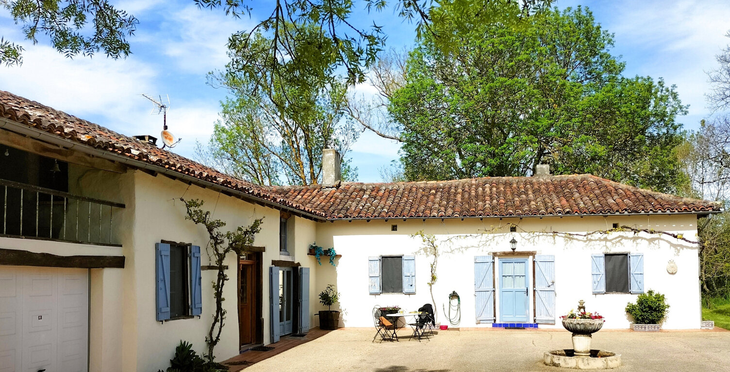 propriété avec 2 maisons indépendantes, joli parc avec pisci — photo 1