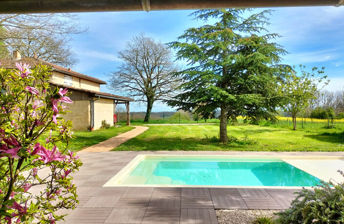 propriété avec 2 maisons indépendantes, joli parc avec pisci — photo 3