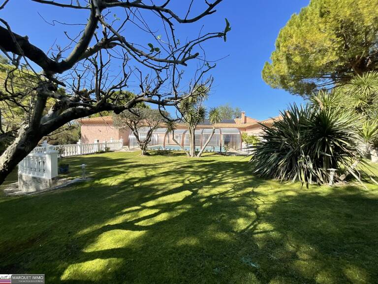 Villa — photo 1