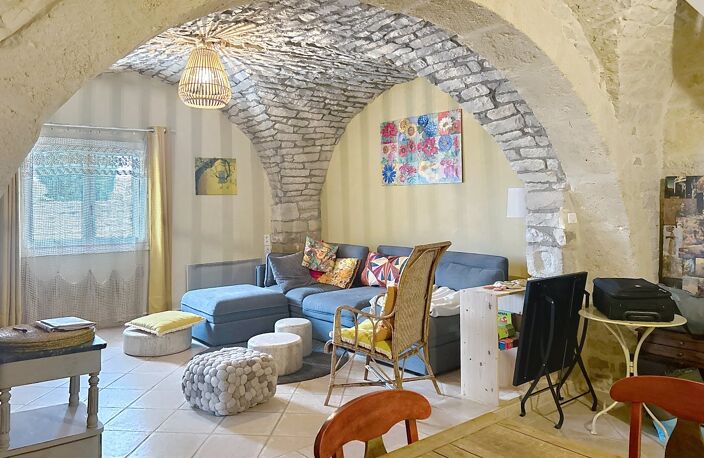 CALVISSON Maison de village avec cour et Terrasse — photo 3
