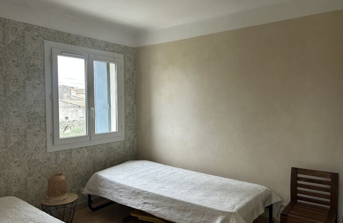 CALVISSON Maison de village avec cour et Terrasse — photo 4