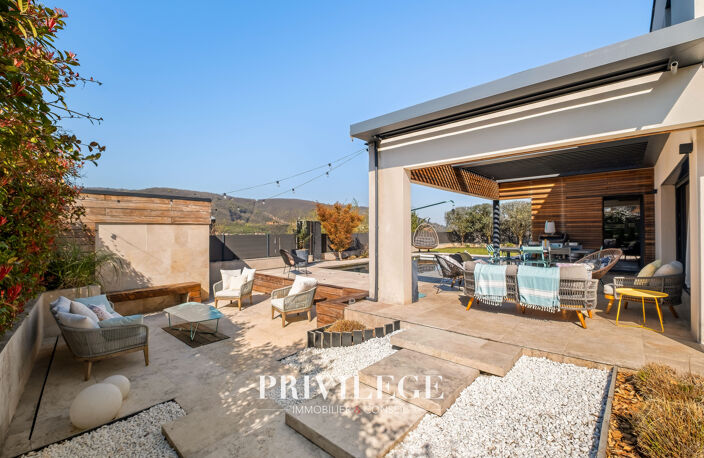 Maison d'architecte de 242 m2 avec vue et piscine — photo 3