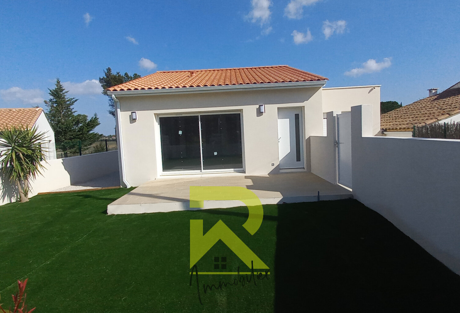 A l'extérieur de PAILHES une villa neuve de plain pied de 97 — photo 1