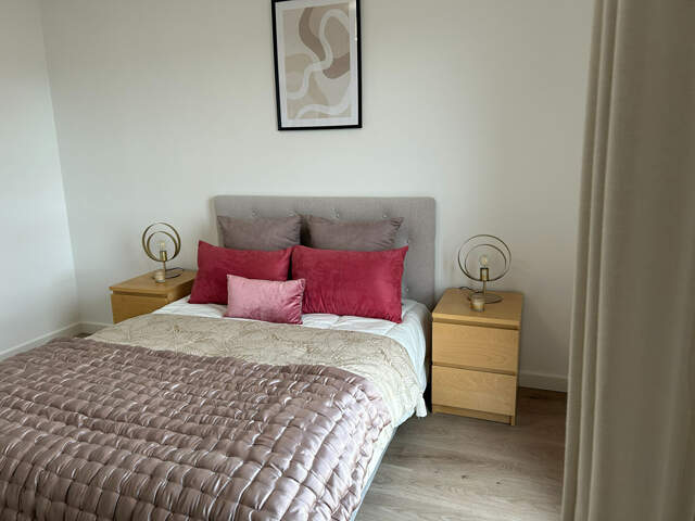 Appartement 4 pièces de 98m² avec balcon et parkings — photo du bien